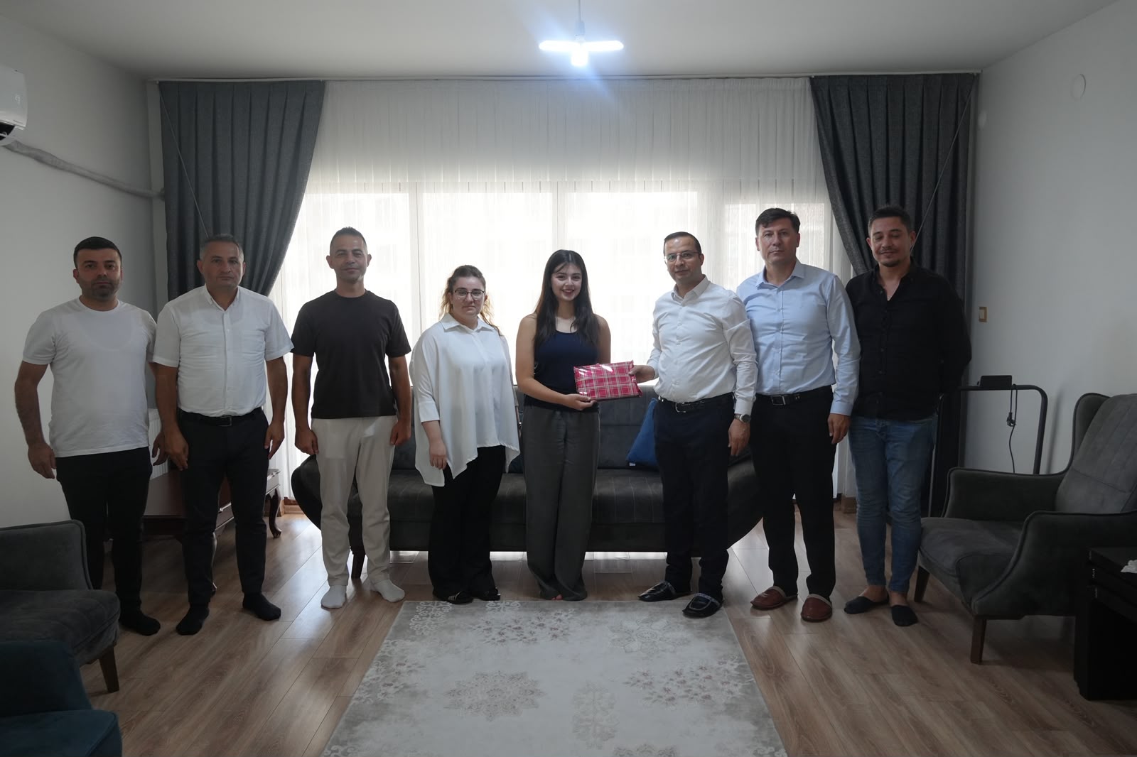 Cizre Kaymakamı Baycar’dan LGS Birincisi Öğrenciye Evinde Tebrik Ziyareti