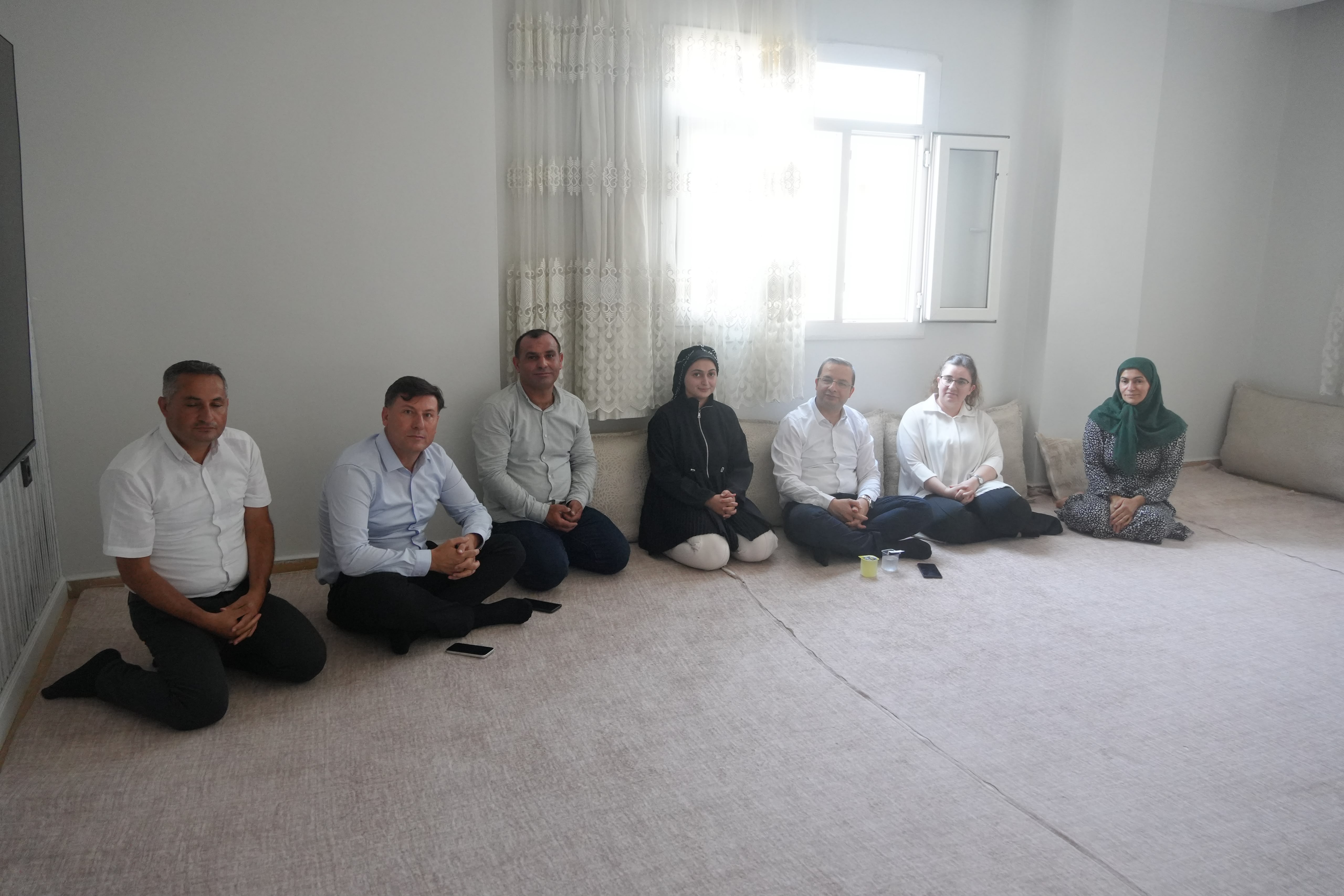 Cizre'nin Gururu YKS Birincisi Gül Çikmer’e Kaymakam Baycar’dan Tebrik Ve Hediye