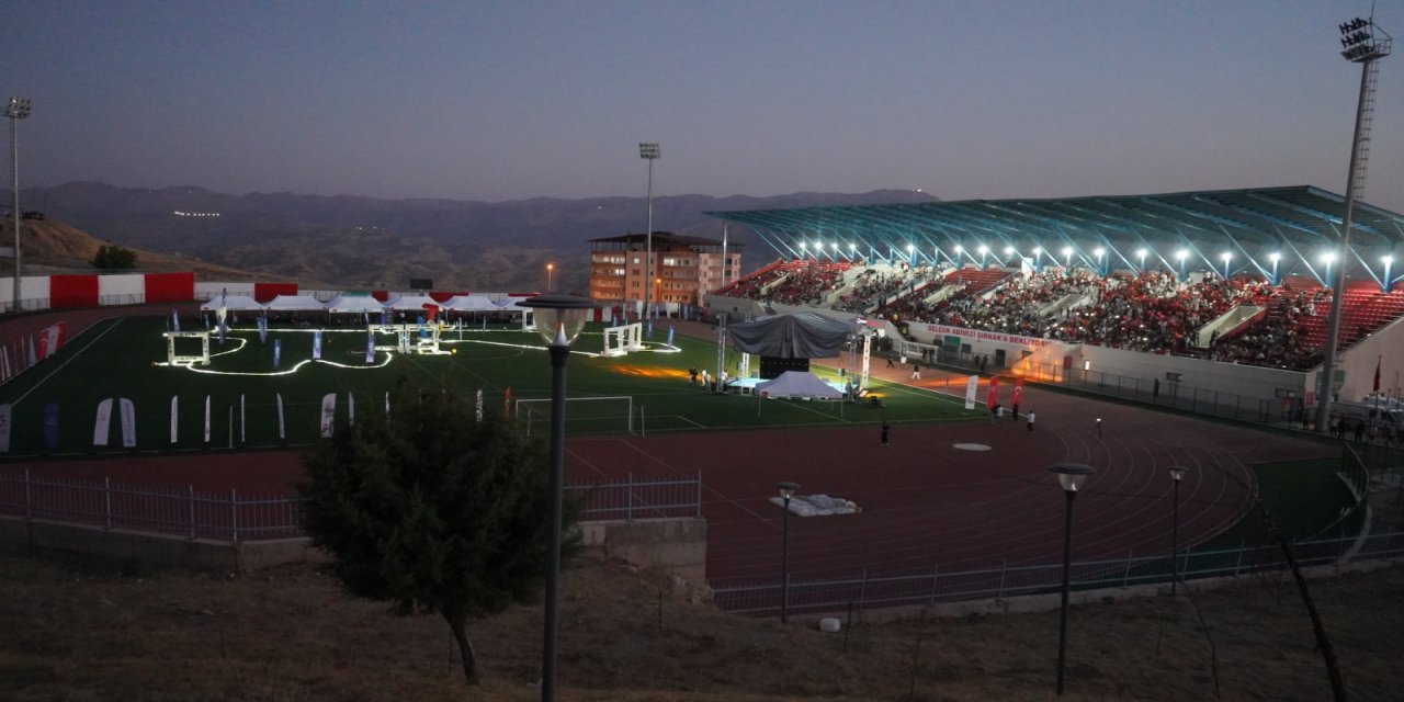 Şırnak'ta TEKNOFEST Drone Şampiyonası gece etabıyla başladı