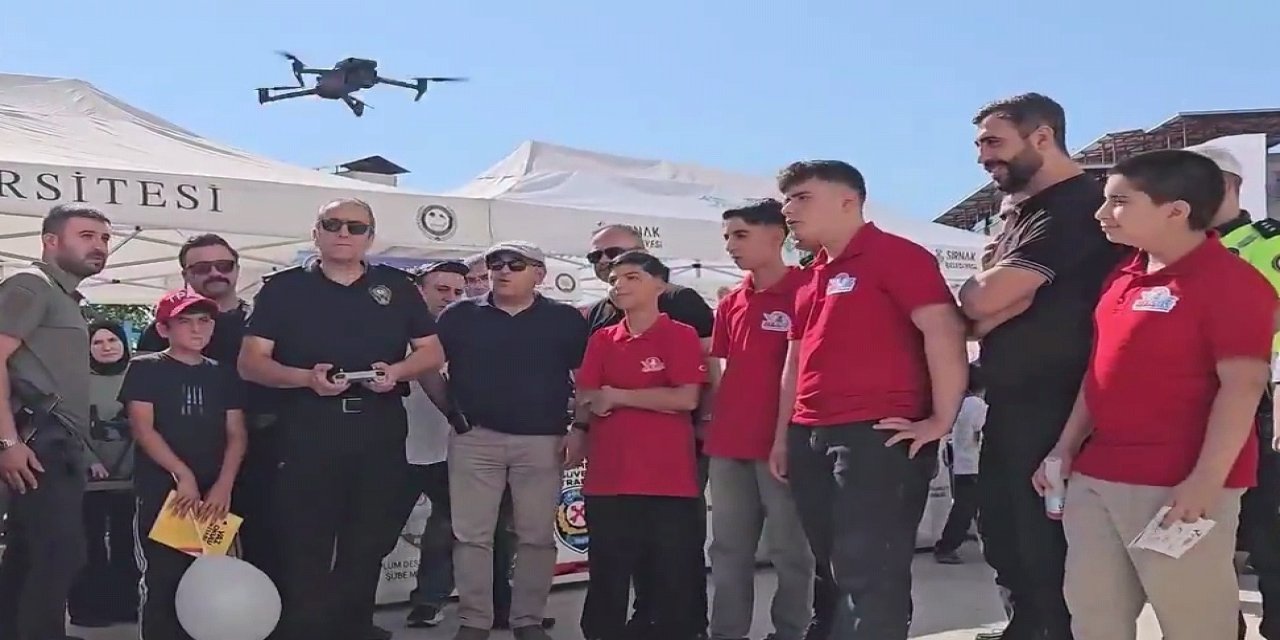 Şırnak Emniyet Müdürü Sazak, TEKNOFEST'te gençlerle drone uçurdu