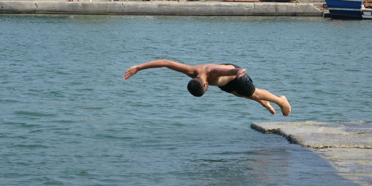Mersin'de sıcak hava ve nem bunalttı