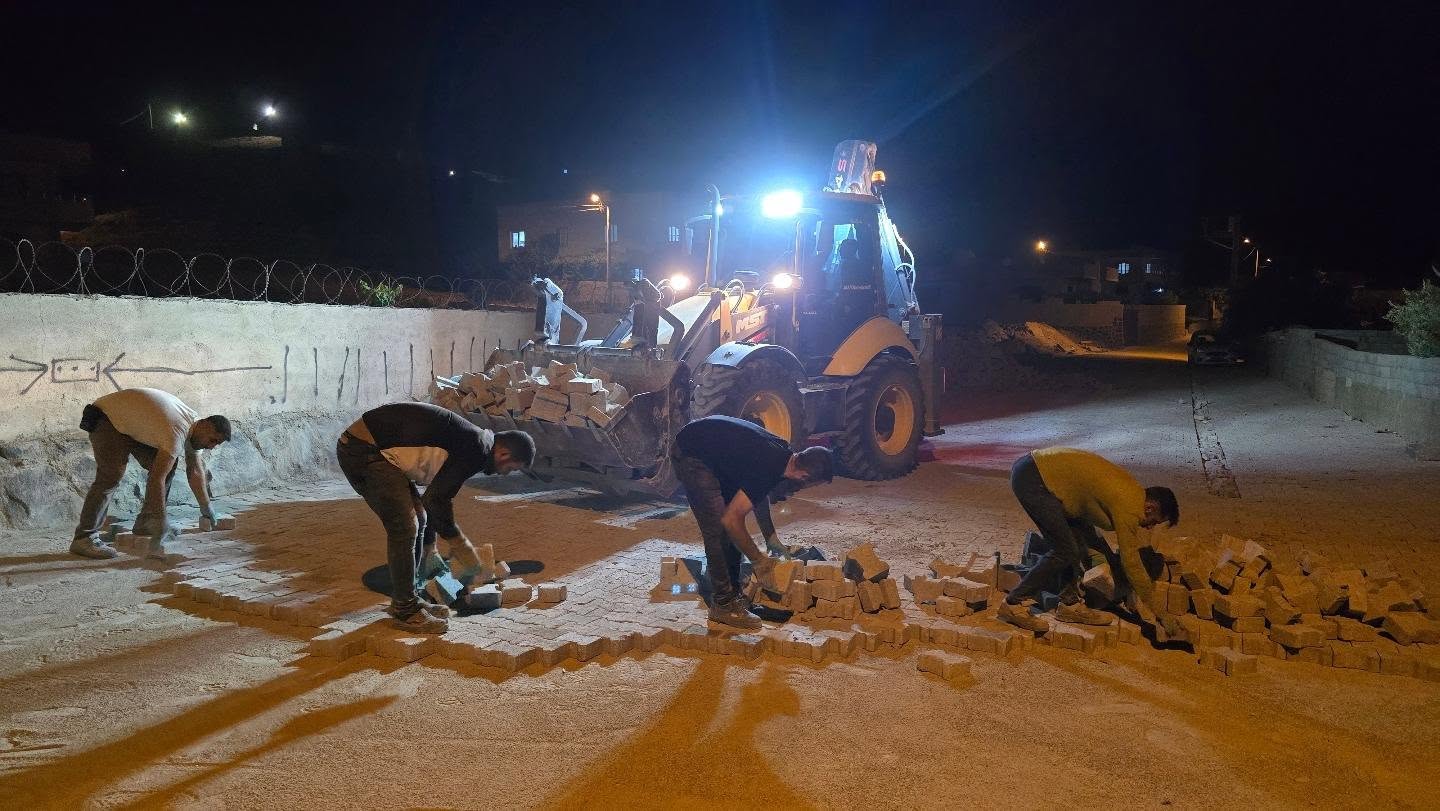 Cizre Belediyesi’nden Dirsekli Mahallesi’ne Gece Mesaisi