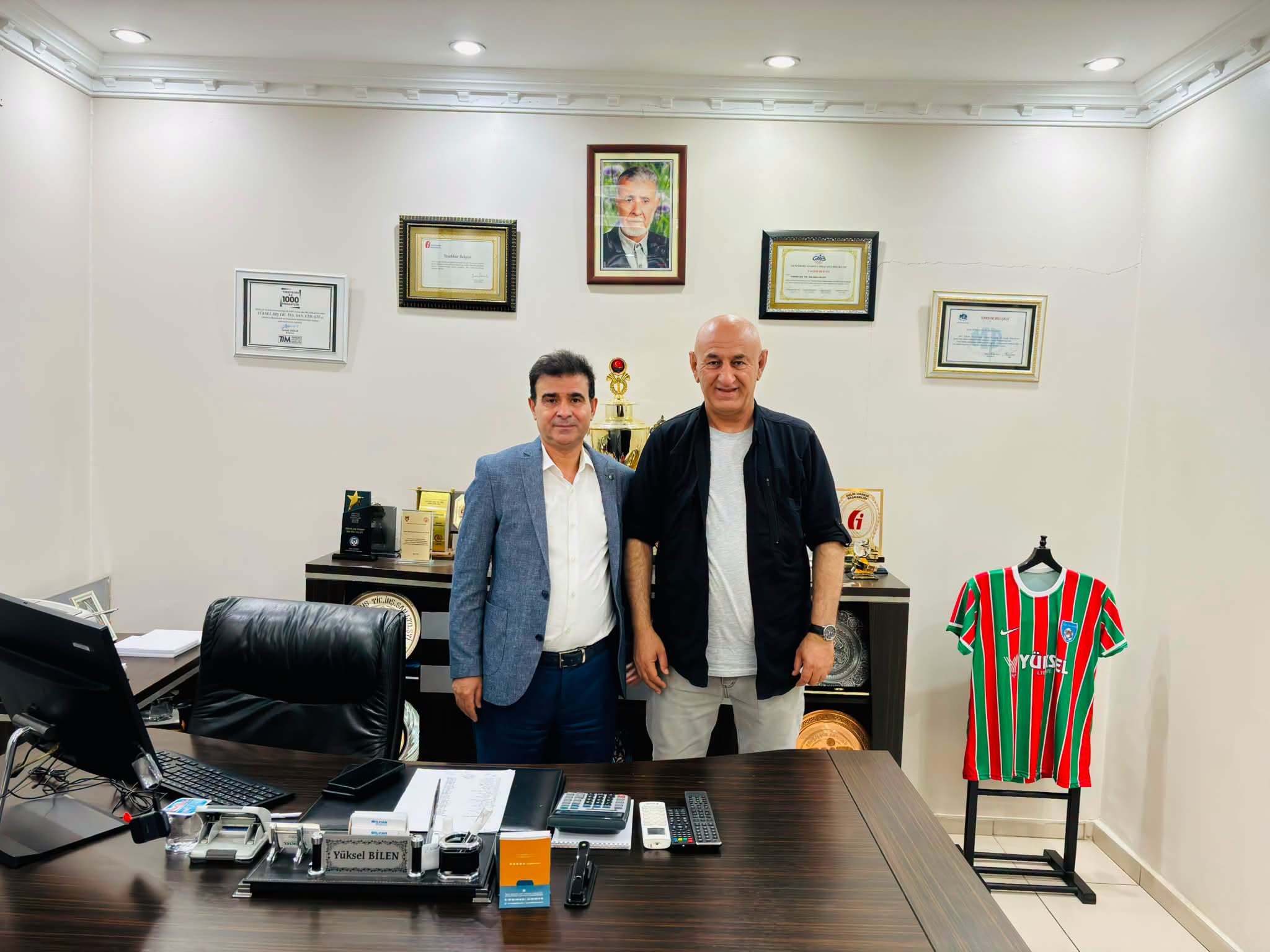 Başkan Özalp, Şırnak’ın İhracat Rekortmeni İş İnsanı Yüksel Bilen İle Biraraya Geldi