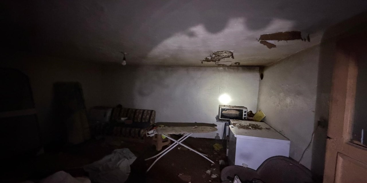 Tek başına yaşayan 78 yaşındaki adamın ocakta unuttuğu yemek evi kül etti