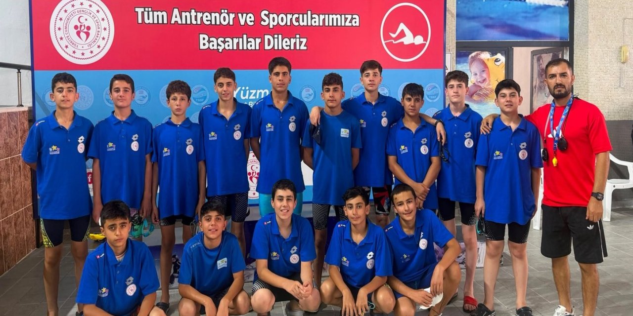 Şırnaklı yüzücüler Elazığ’da Türkiye Şampiyonası’nda mücadele ediyor