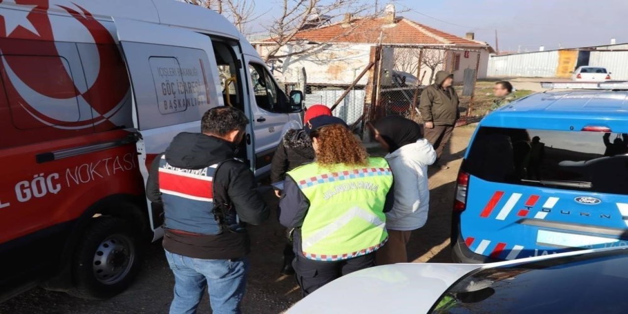 Jandarma tarafından 7 düzensiz göçmen yakalandı