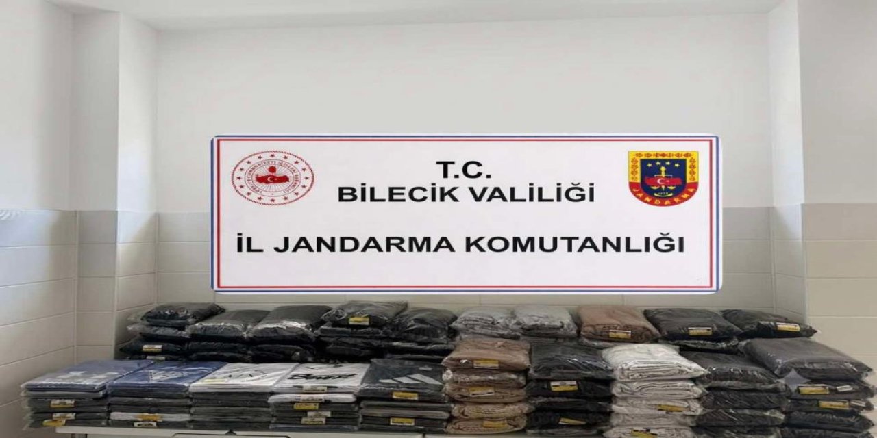 Yolcu otobüsünde 750 bin liralık kaçak giyim ele geçirildi