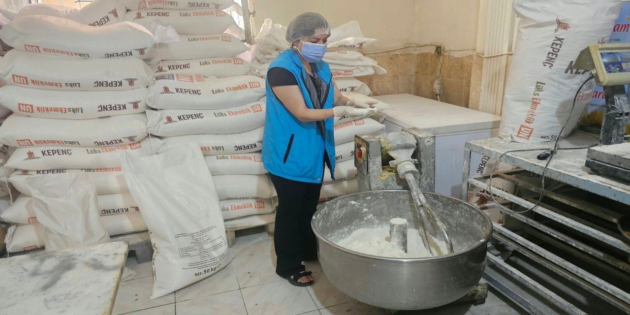 Diyarbakır’da İğrenç Görüntü! Depodan 7 Ton Böceklenmiş Un Çıktı: Zabıta Düğmeye Bastı