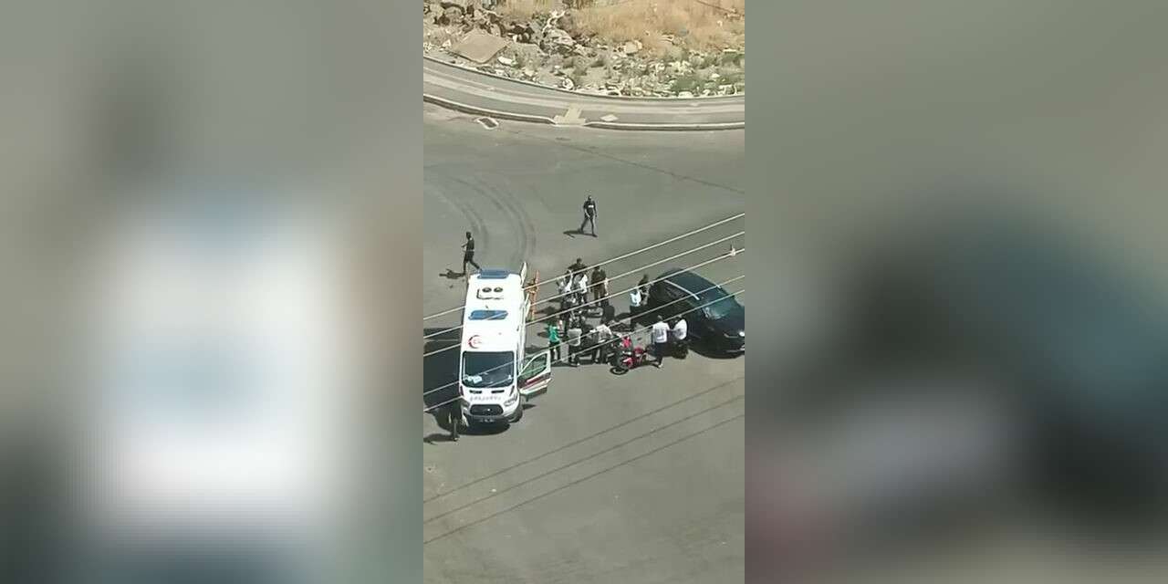 Diyarbakır’da Korkutan Kaza! Motosiklet ile Otomobil Çarpıştı: 1 Yaralı