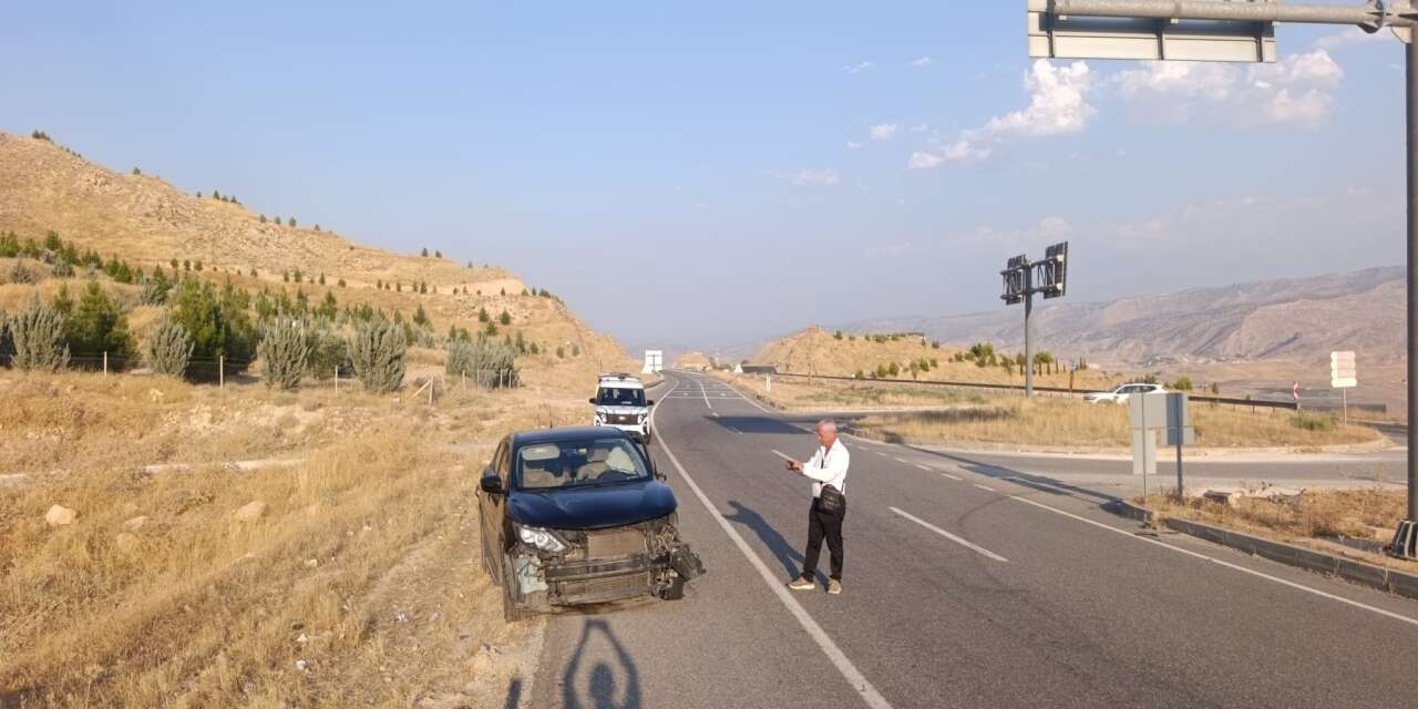 Hasankeyf'te kamyon ve otomobil çarpıştı: 2 yaralı
