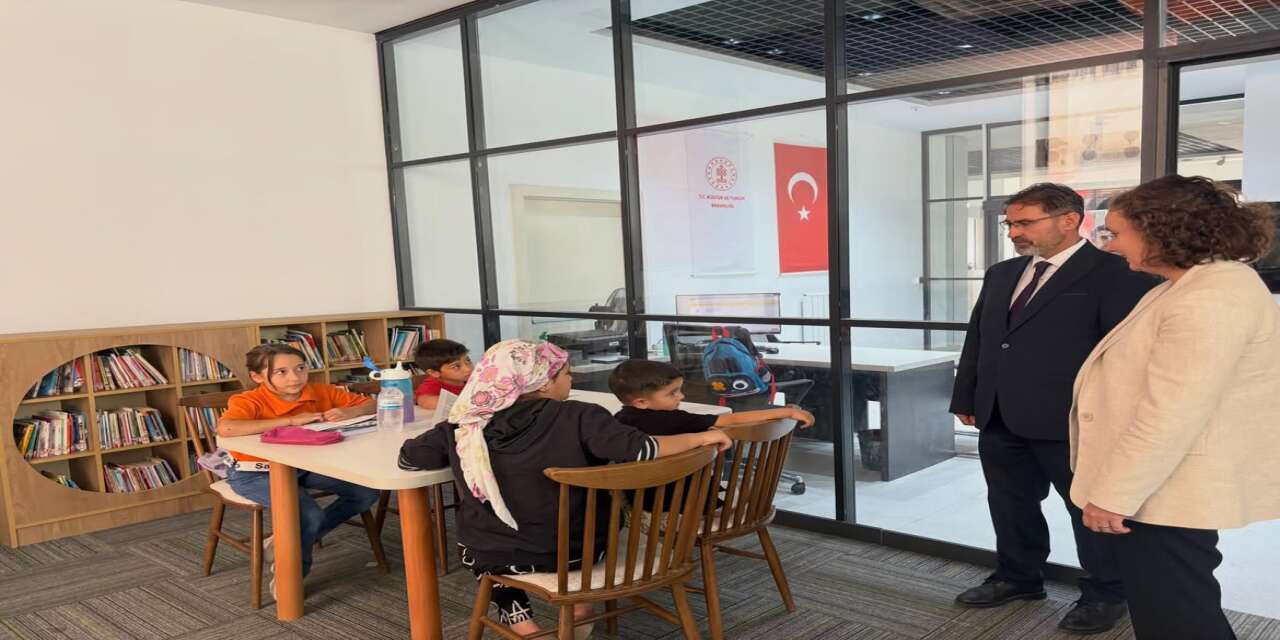Şırnak’ta Kütüphanede Dikkat Çeken Ziyaret! Vali Yardımcısı İncelemelerde Bulundu