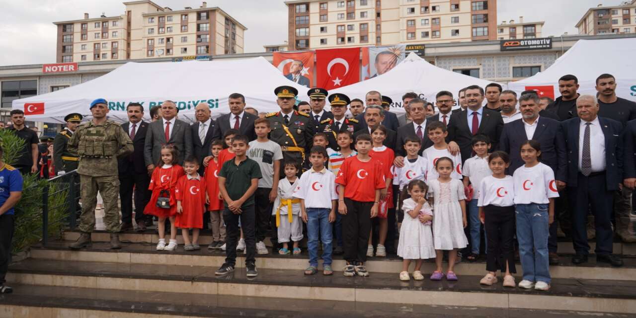 Şırnak’ta 30 Ağustos coşkusu yağmura meydan okudu