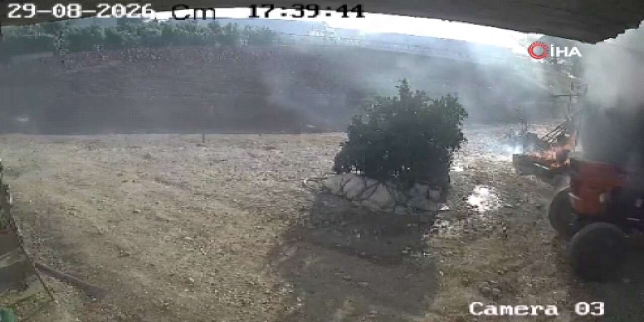 Kendi Kendine Çalışıp Alev Topuna Dönen Traktör Yangın Çıkardı