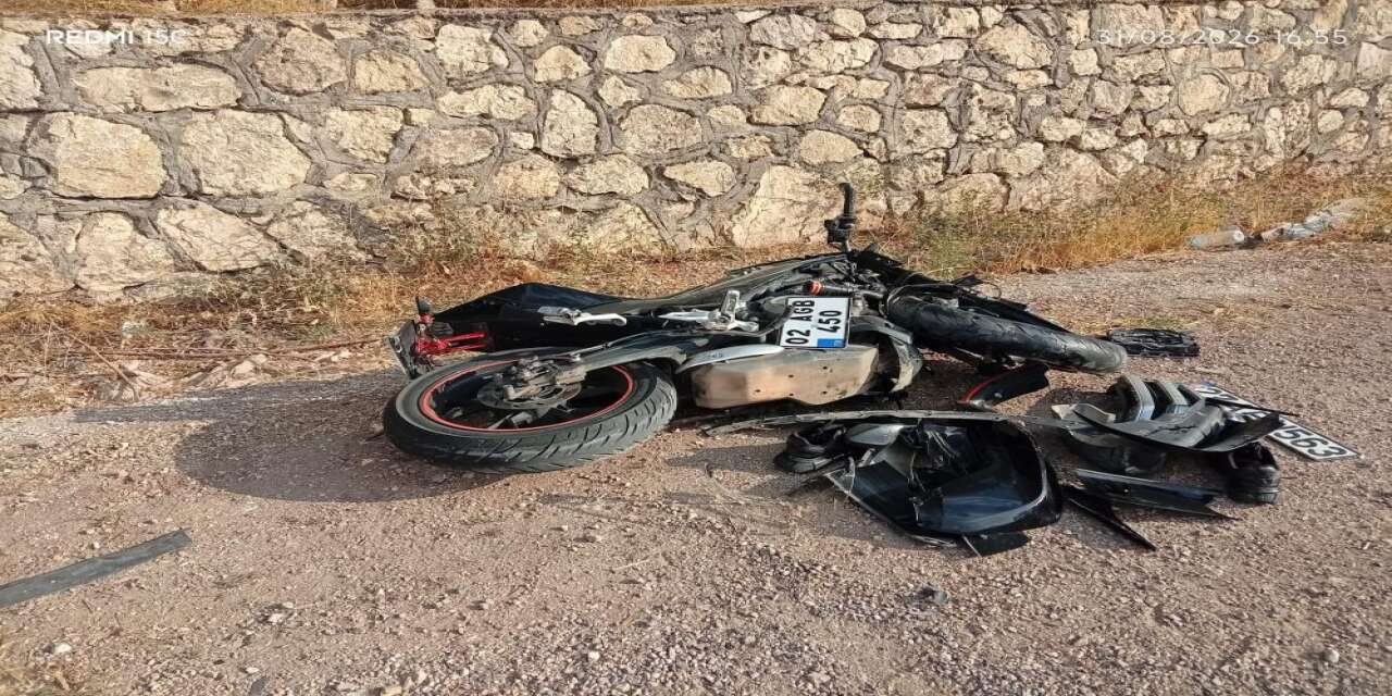 Otomobille kafa kafaya çarpışan motosikletin sürücüsü hayatını kaybetti