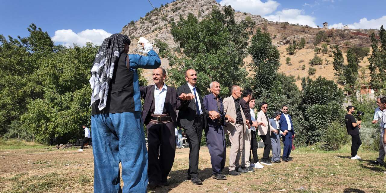 Şırnak’ta 6 Bin Kişilik Aşiret Düğünü: 7 Milyonluk Takı, Metrelerce Halay