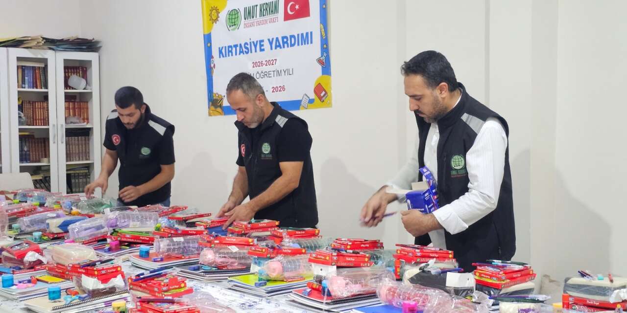Cizre’de Umut Kervanı’ndan Yetim Öğrencilere Kırtasiye Desteği
