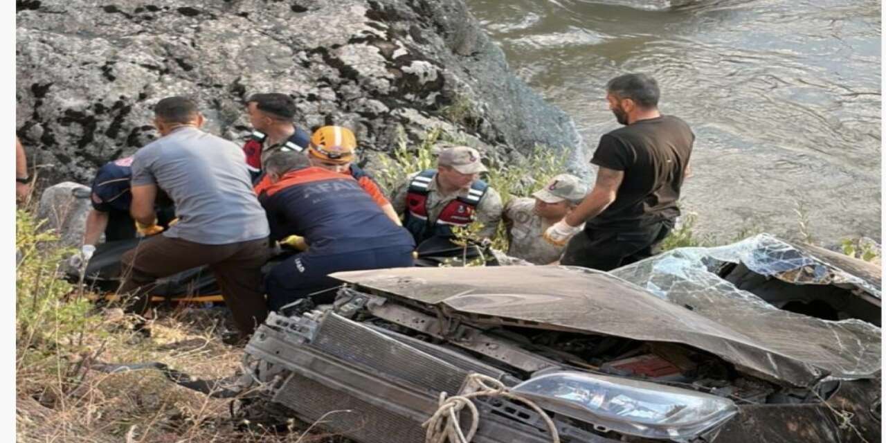 Bingöl’de araç dereye uçtu: 1 ölü, 4 yaralı