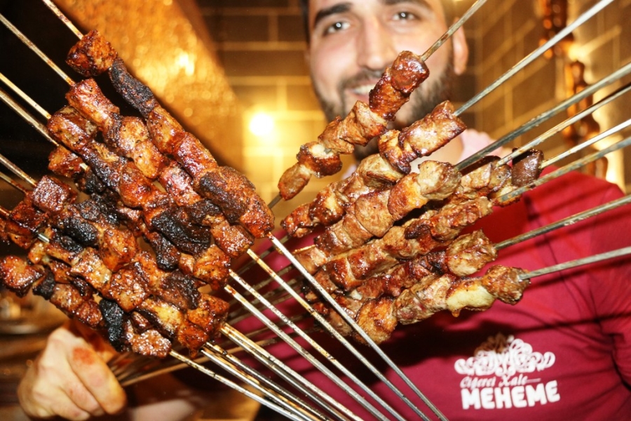 DİYARBAKIR’DA BAYRAM TATİLİNDE 80 TONA YAKIN TESCİLLİ ÜRÜNLER CİĞER VE TATLI SATIŞI YAPILDI