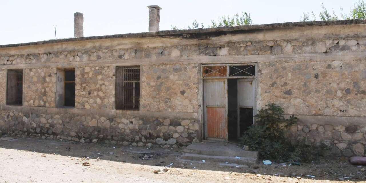 Silopi’de Tehlike Saçan Metruk Yapı Yıkılıyor