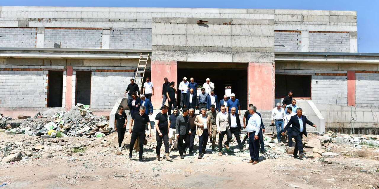 Milletvekili Tatar’dan İdil’deki Yarı Olimpik Yüzme Havuzu İnşaatına İnceleme