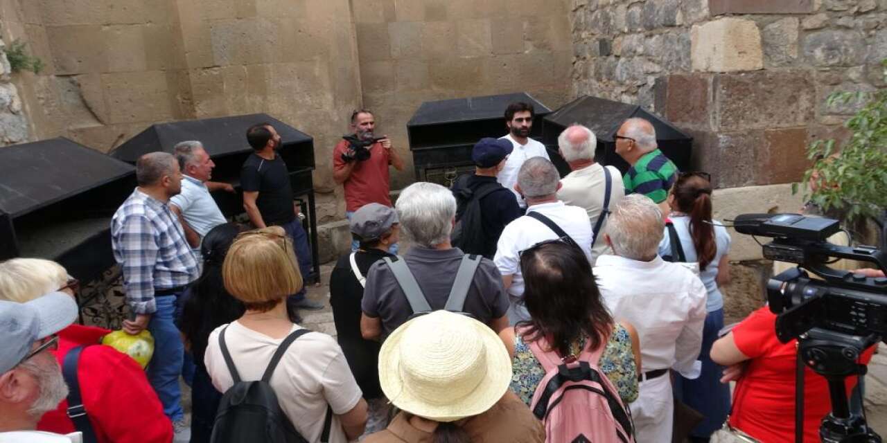 Akdamar’da 14. ayin: Ermeni din adamları ve ziyaretçiler adaya akın etti
