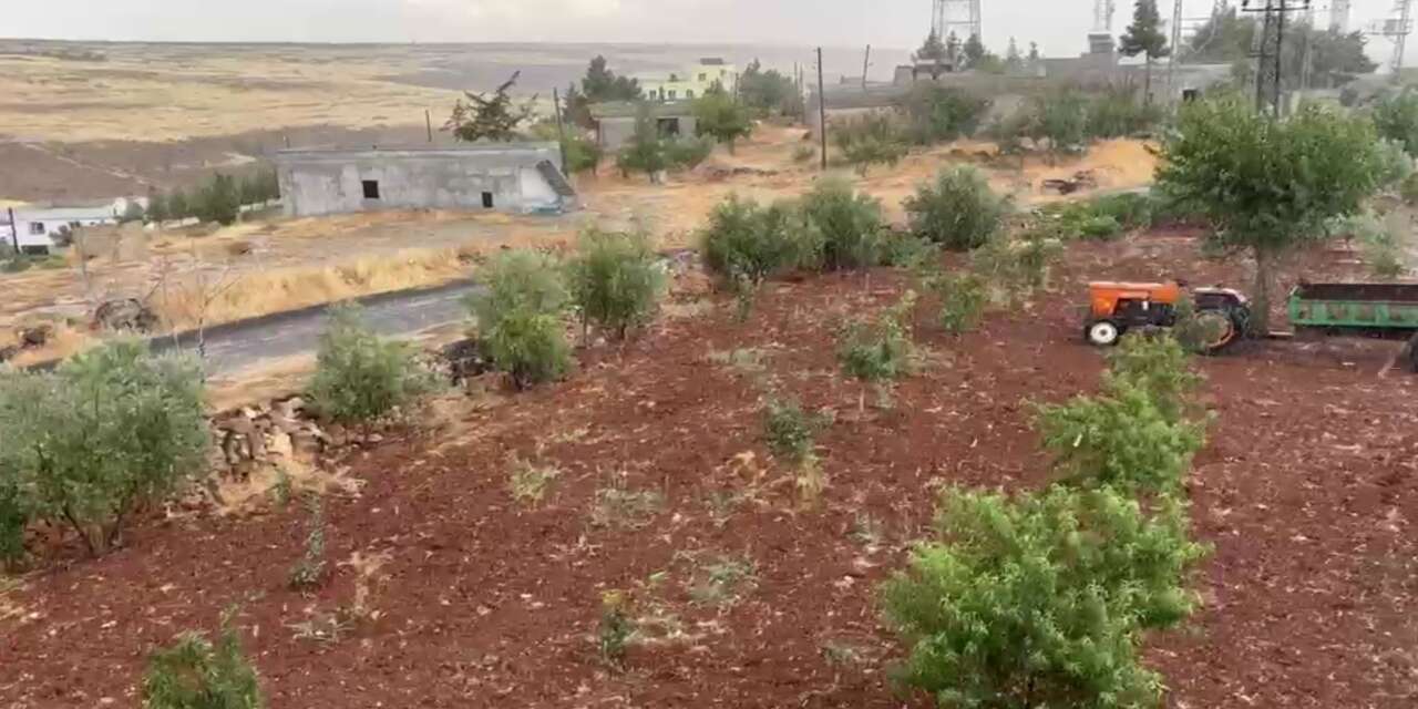 Şanlıurfa’da Aniden Bastırdı! 10 Dakika Yağdı, Yollar Göle Döndü