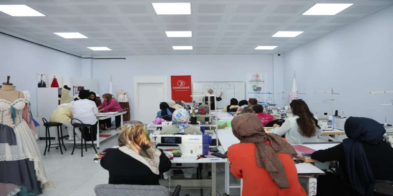 Farklı Meslekler, Tek Bir Hayal: Diyarbakır’da Kadınlar Moda Dünyasına Hazırlanıyor