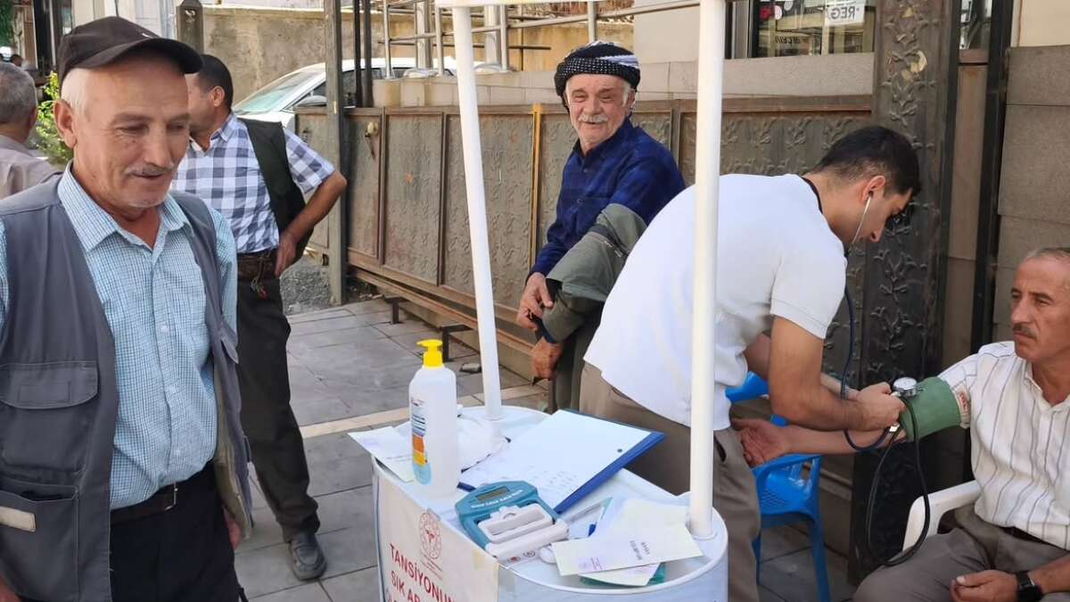 Şırnak'ta Ekipler Sokağa İndi! Vatandaşlar İçin Sahada Sağlık Taraması
