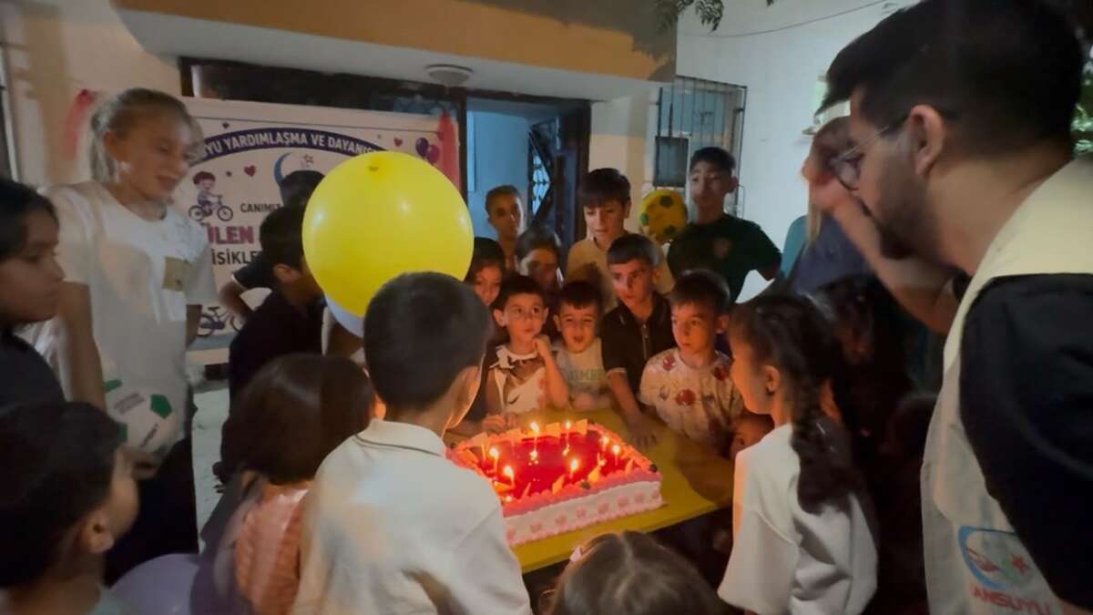 Şırnak’ta Gözleri Yaşartan Tören! Kutlama Anında Bisikletler Dağıtılınca Çocuklar...