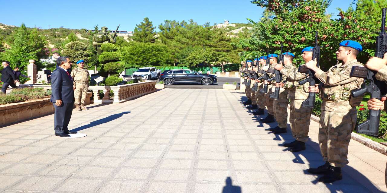 Vali Birol Ekici’den Çakırsöğüt’e Ziyaret! Tuğgeneral Cezmi Yalınkılıç’a "Hayırlı Olsun" Tebriği