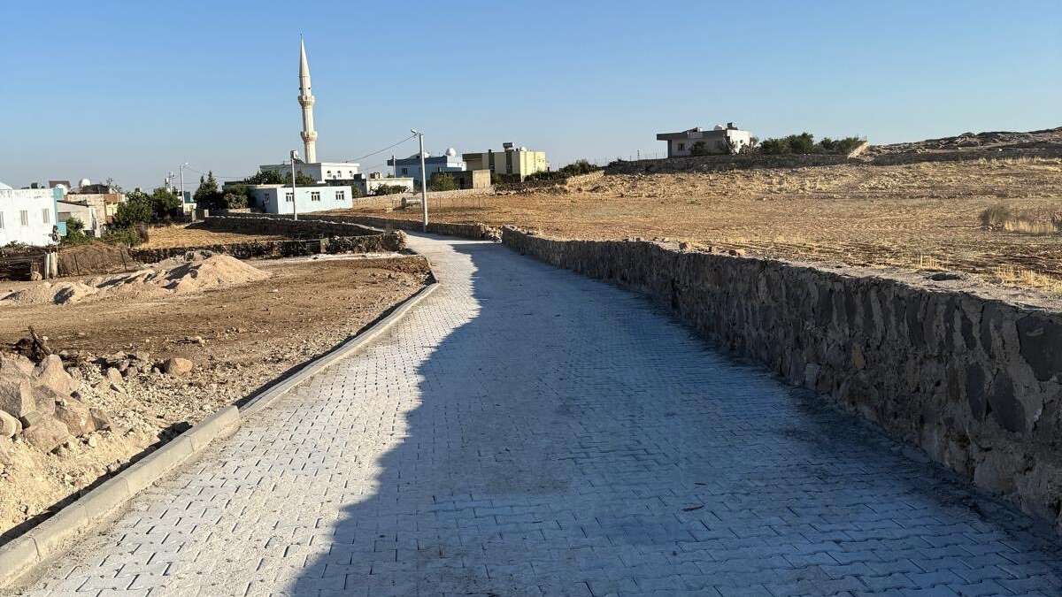 Güçlükonak’ta iki köye 5 bin metrekare parke taşı döşendi