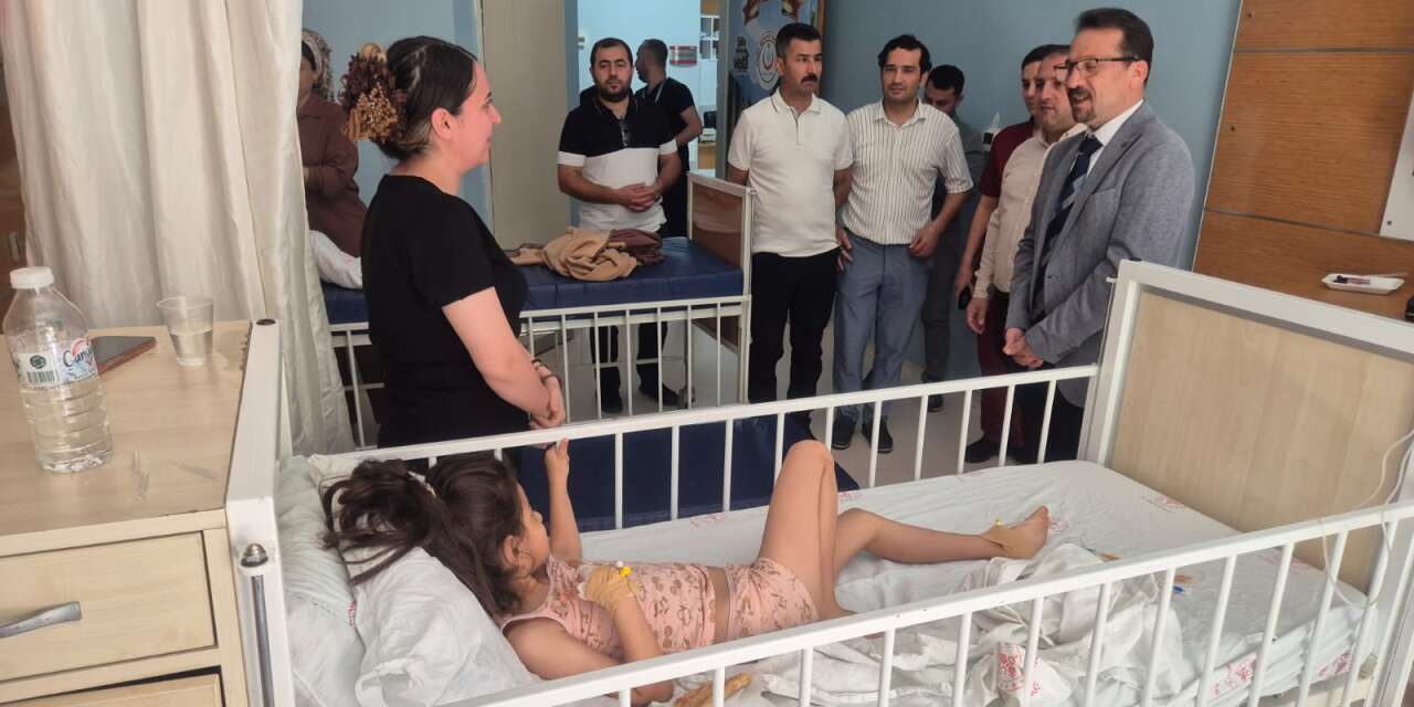 Cizre Devlet Hastanesinde Başhekim Sapan'dan hastalara moral ziyareti