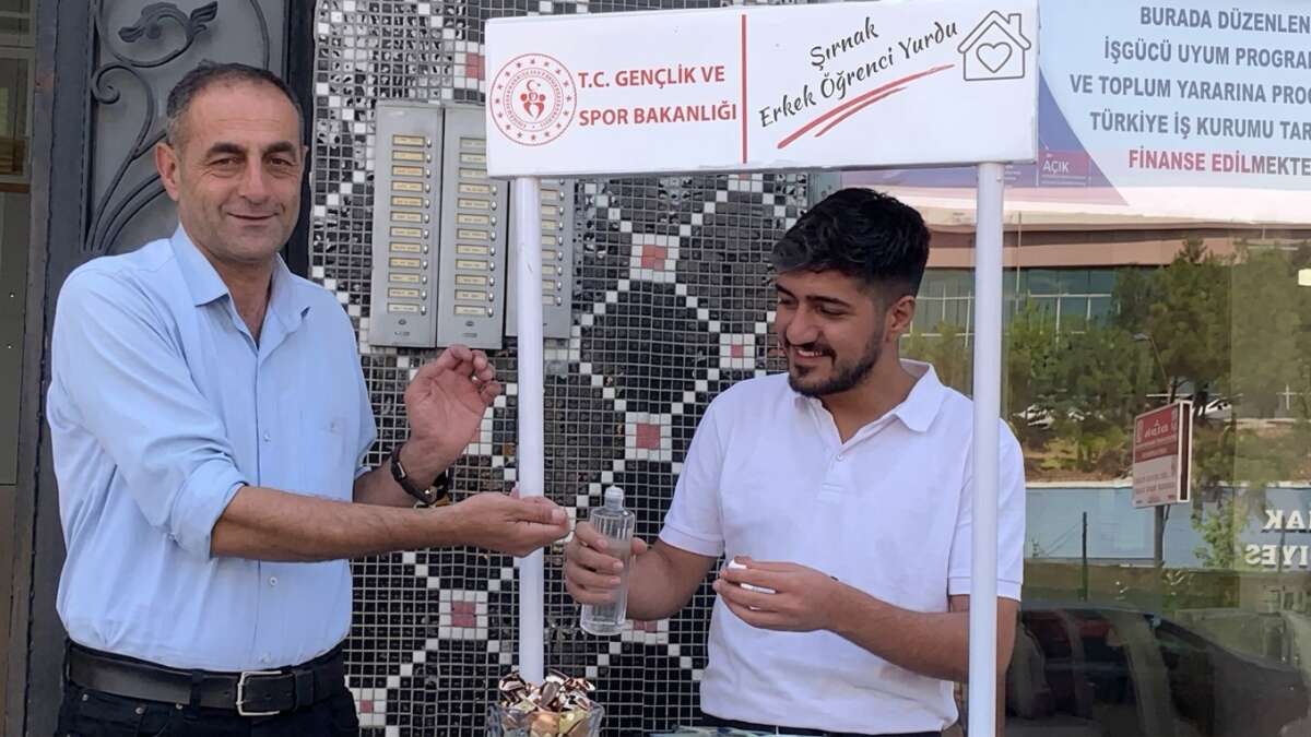 Şırnak'a Adım Atar Atmaz Karşılaştılar: Yurt Kapısında Öyle Bir Jest Yapıldı Ki!