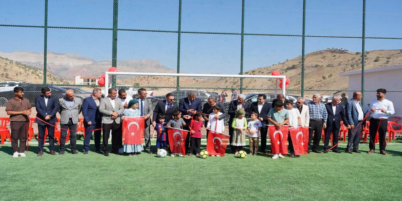 Şırnak’ta Köye Modern Halı Saha Kazandırıldı