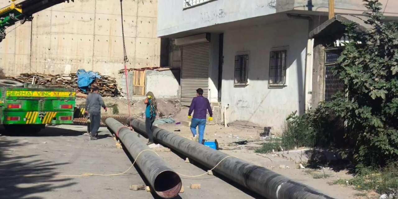Cizre’de Kehni Hamdin Sokak’ta Ana Hat Yenileniyor