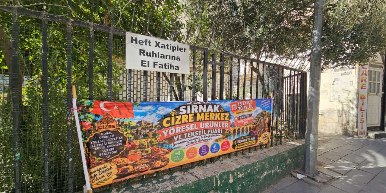 Cizre’de Cami korkuluğuna asılan reklam pankartı tepki çekti