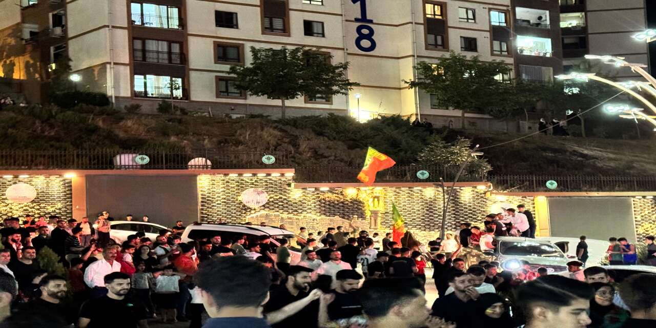 Şırnak’ta Amedspor Sevinci Sokaklara Taştı