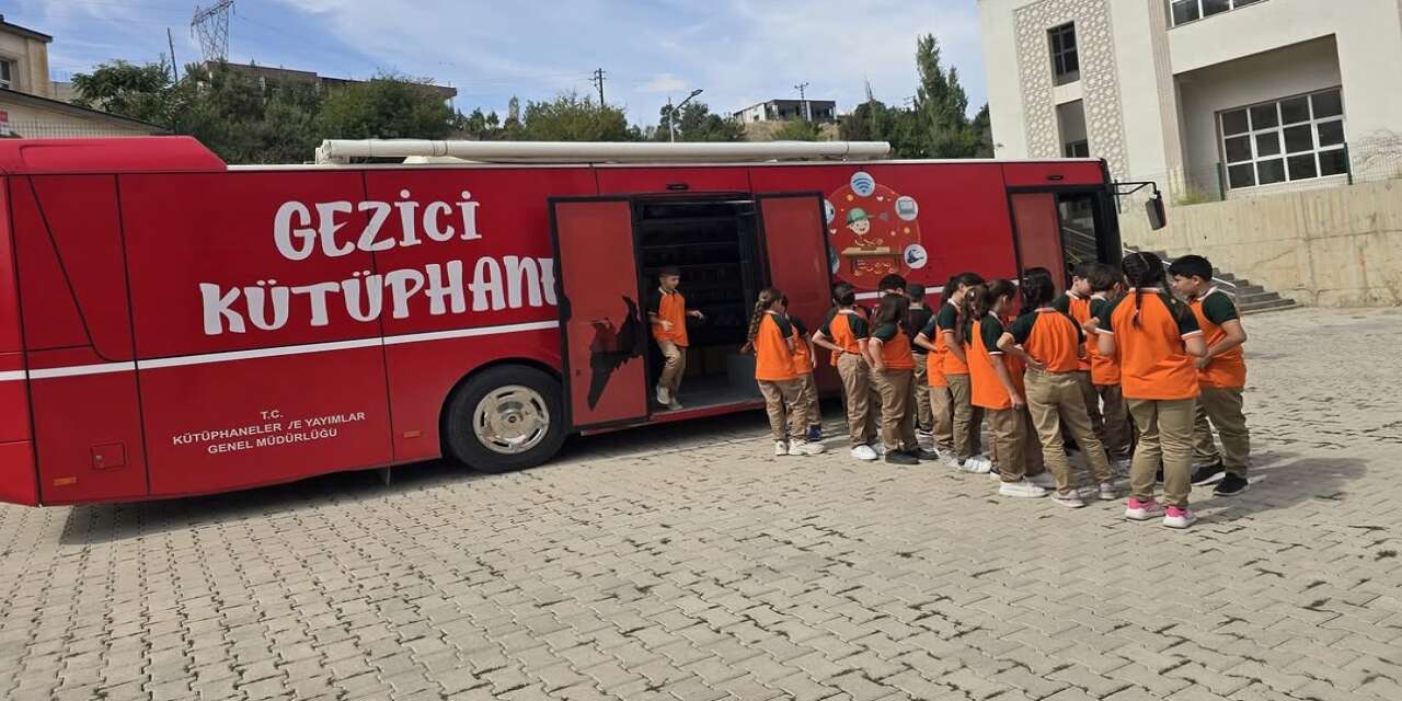 Şırnak’ta Gezici Kütüphane 120 Öğrenciyle Buluştu