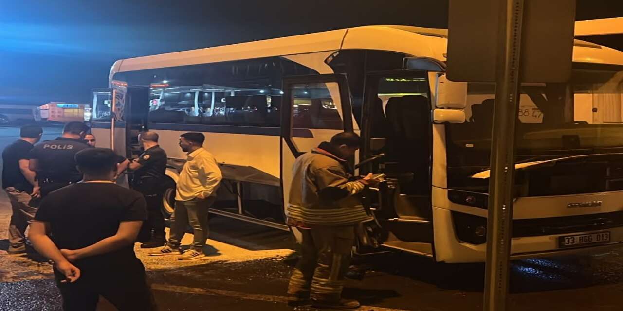 Cizre’de Hastane Kavşağında Yolcu Midibüsünde Yangın Paniği