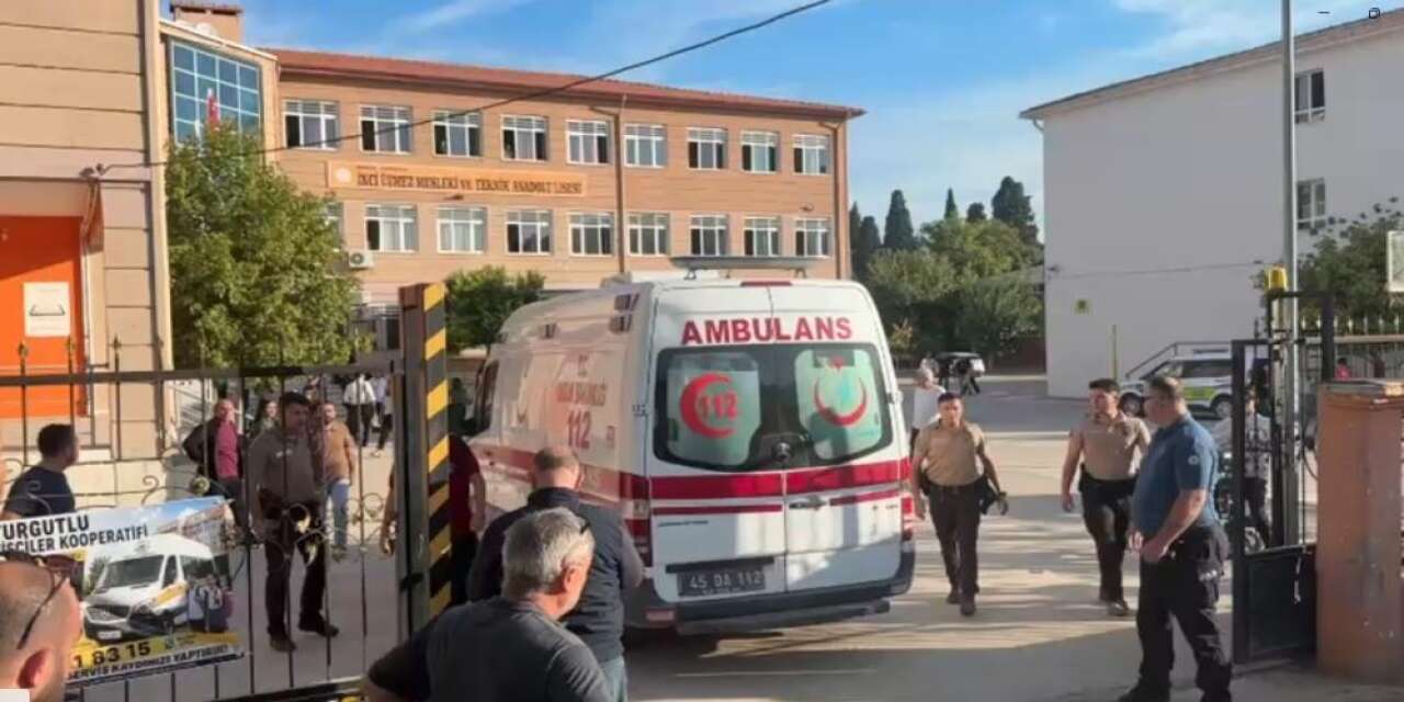 Okul Önünde Silahlar Patladı! Yaralı Öğrenciler Var