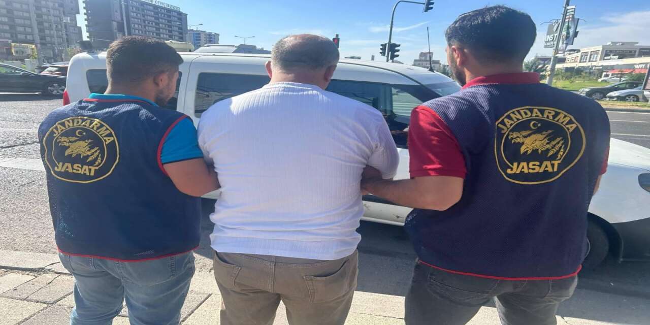 Diyarbakır'da Arananlara Kaçacak Yer Kalmadı: JASAT 86 Firariyi Tek Tek Topladı!