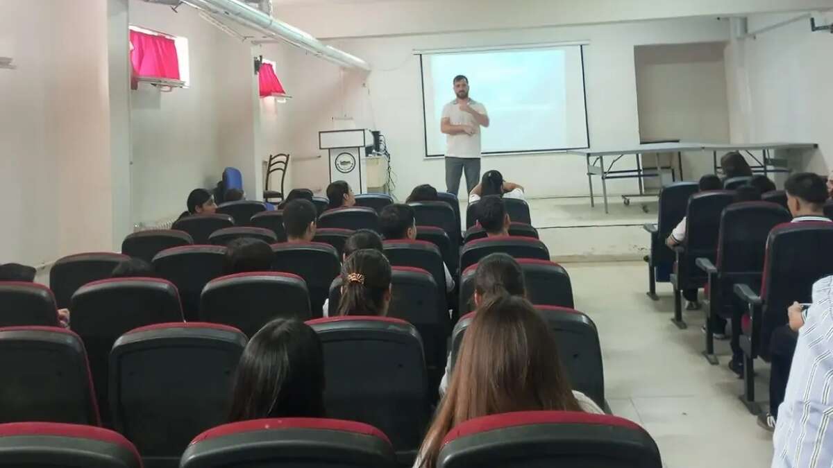 Cizre'de Atatürk Anadolu Lisesi Öğrencilerine Sağlık Eğitimi