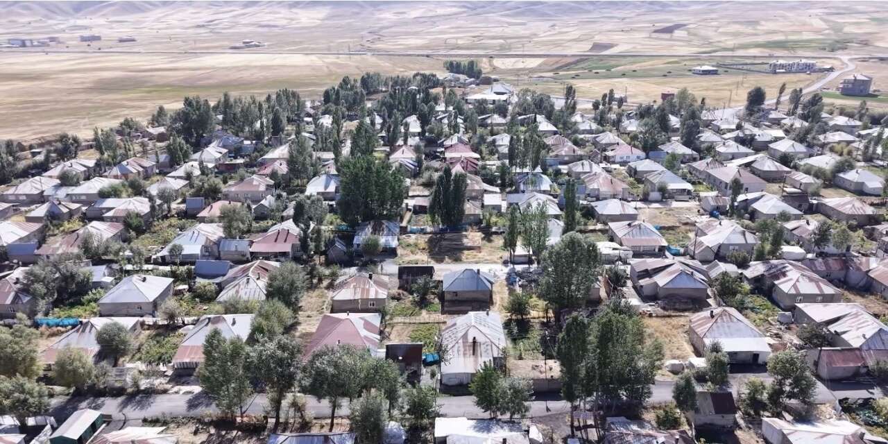 Yüksekova'nın Örnek Köyü: Doğanlı'nın Havadan Çekilen Simetrik Görüntüsü Büyüledi!
