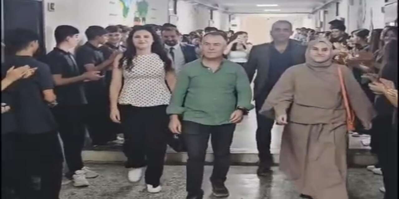 Şırnak Lisesi’nde Duygusal Veda: Öğretmenler Alkışlarla Uğurlandı