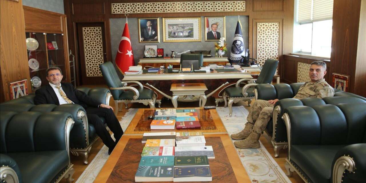 Çakırsöğüt Jandarma Tugay Komutanı Tuğgeneral Yalınkılıç'tan Rektör Alkış'a İade-i Ziyaret