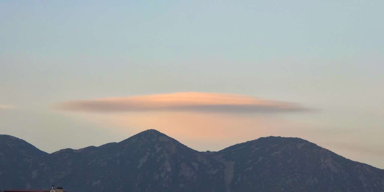 Bitlis Semalarında Görsel Şölen: UFO’ya Benzetilen Mercek Bulutu Kamerada