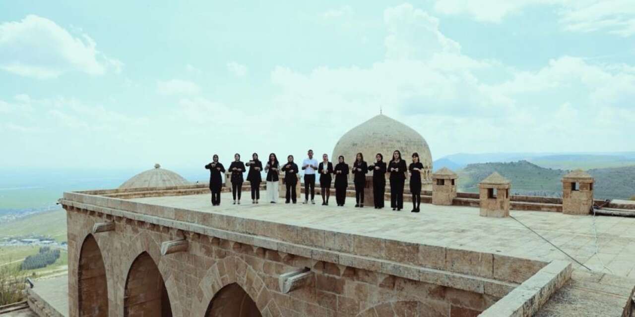 Mardin türküsü işaret diliyle hayat buldu