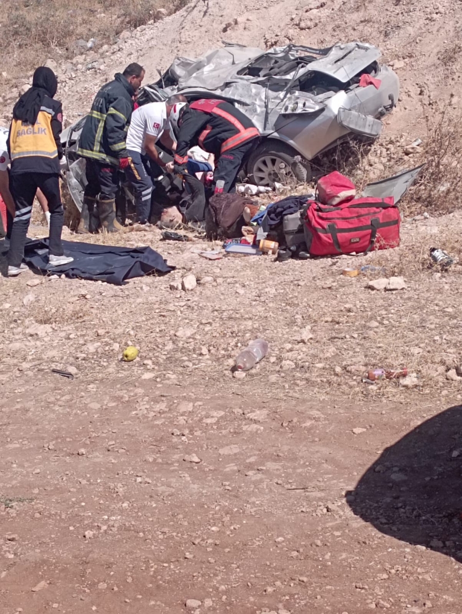 Şanlıurfa'da otomobil şarampole devrildi: 1 ölü, 1 yaralı
