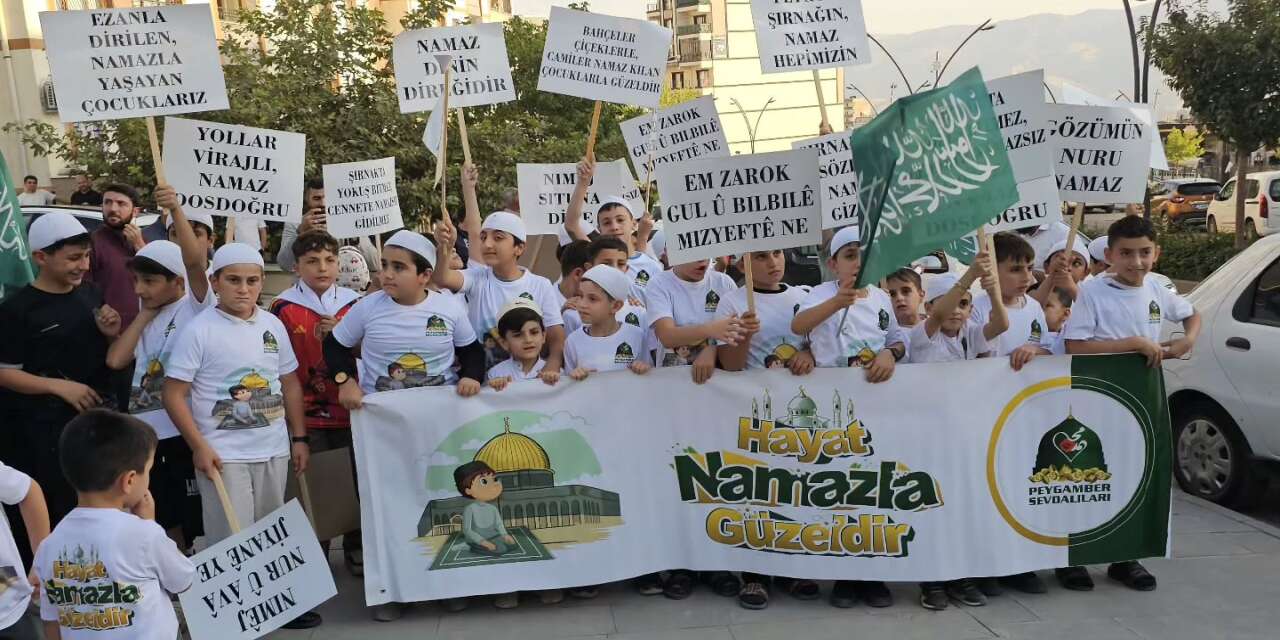 Şırnak’ta Yüzlerce Çocuk Namaz İçin Bir Araya Geldi