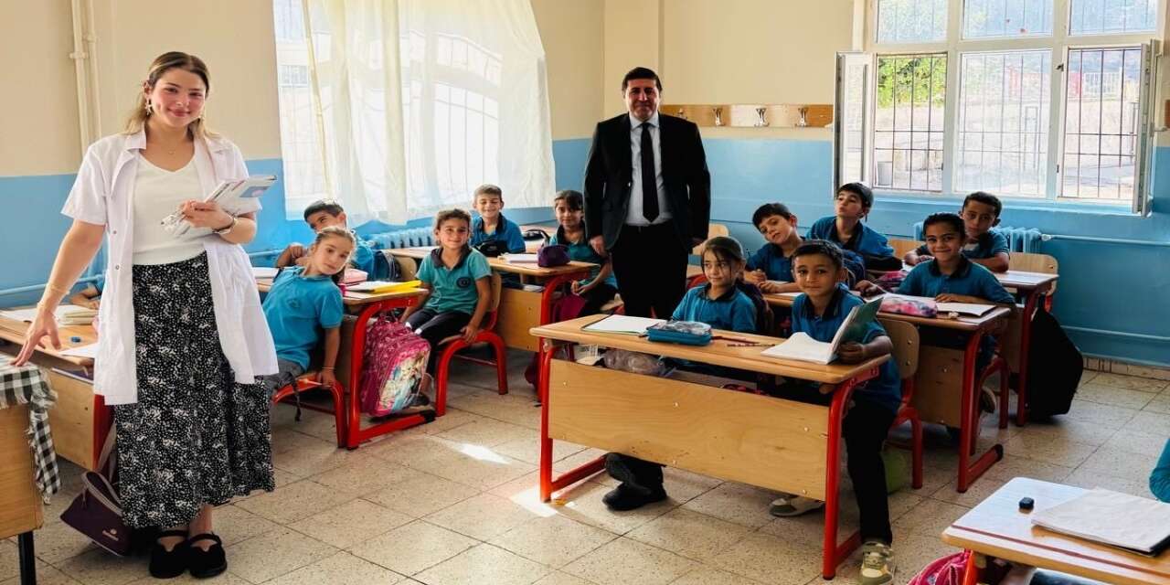 Şırnak’ta Eğitim İçin Sınıfları Tek Tek Gezdi: Öğrencilerle Sohbet Etti